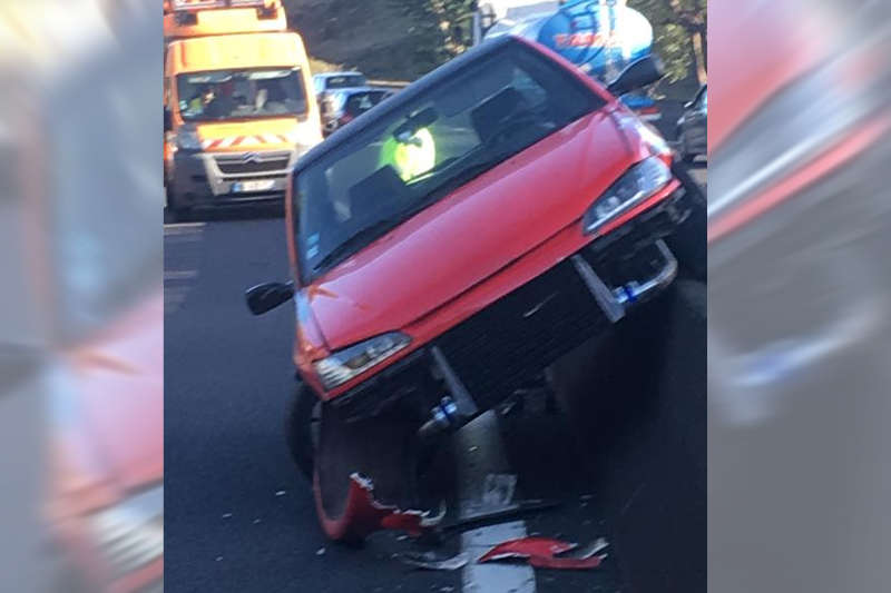 accident-306-rouge-virage-jamaique-la-reunion
