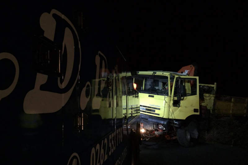 remorquage-camion-route-des-tamarins-etang-sale-la-reunion-6