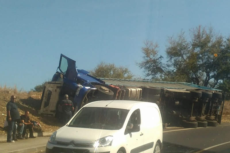 accident-poids-lourd-au-gol-saint-louis-la-reunion