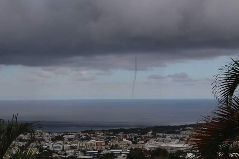 trombe-d-eau-sainte-clotilde-la-reunion