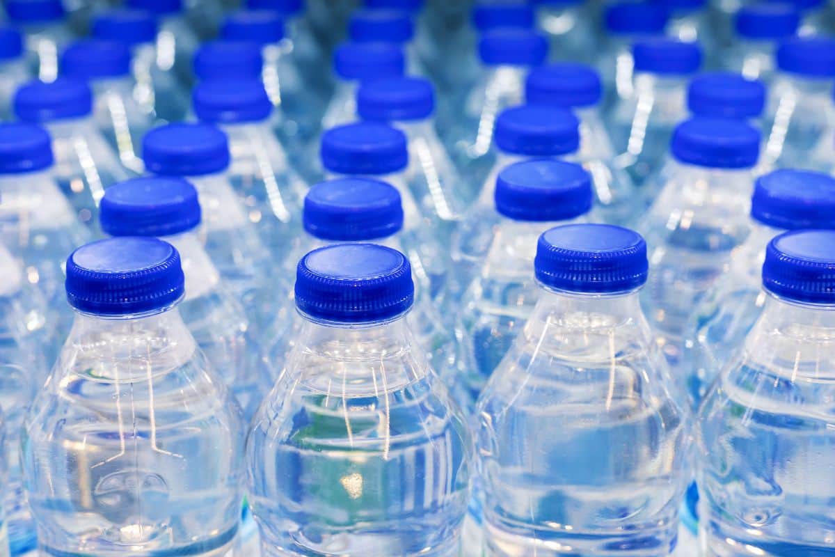 Hausse de la TVA sur l'eau en bouteille en France