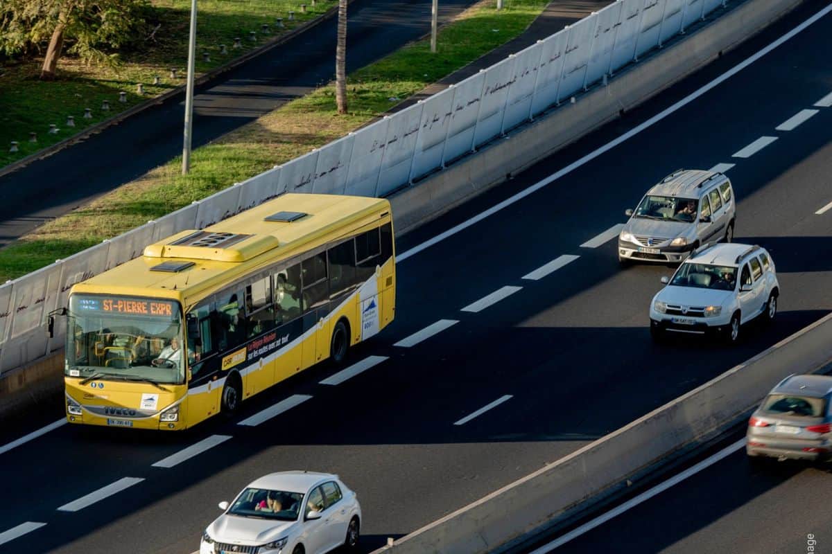 car jaune