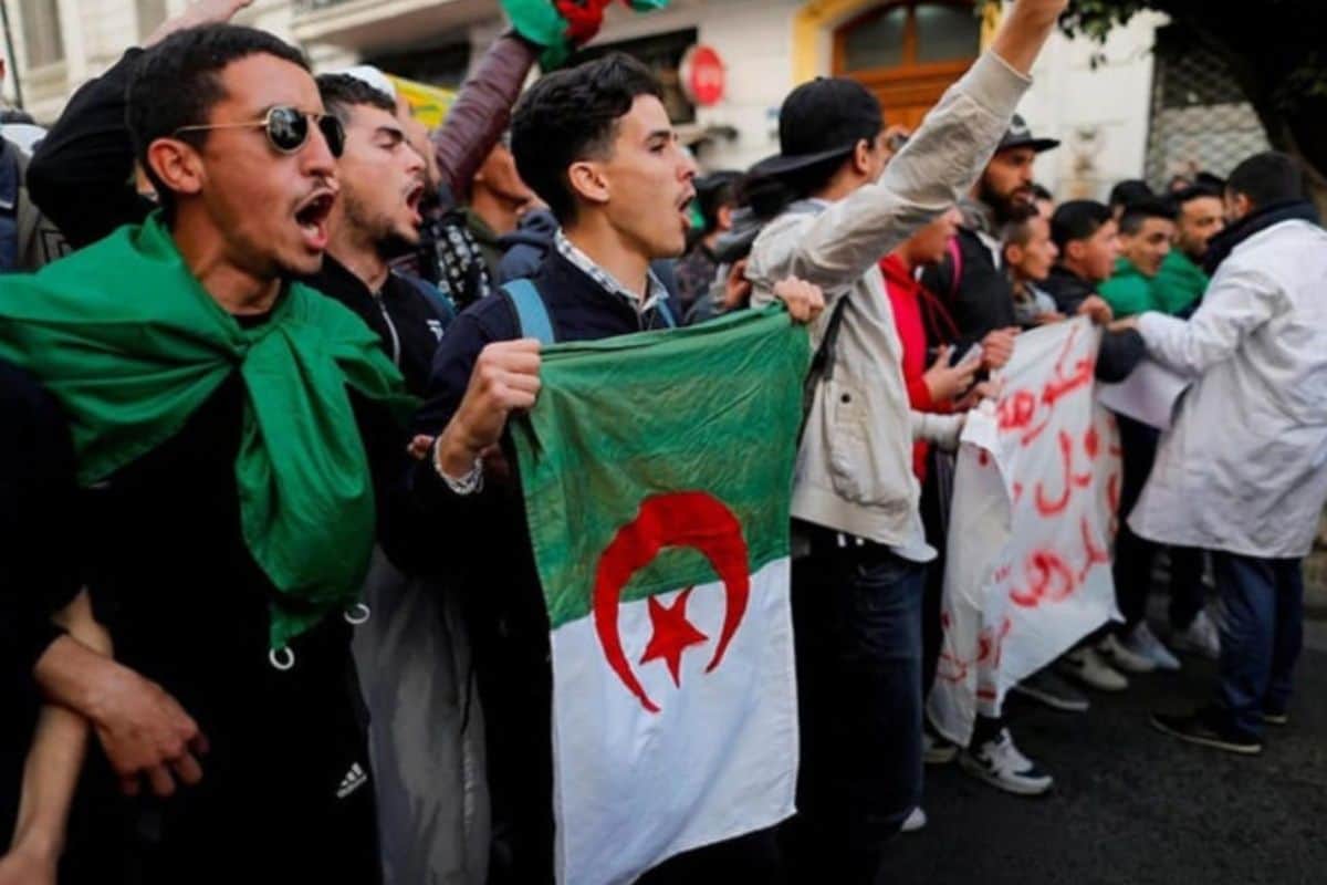 « Crise à Alger  le régime accuse le Maroc et craint la rue »