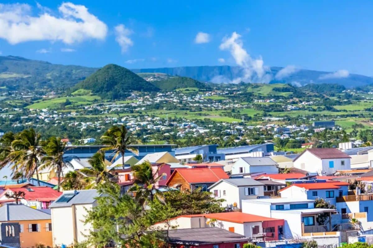 La Réunion  un système économique et symbolique encore colonial