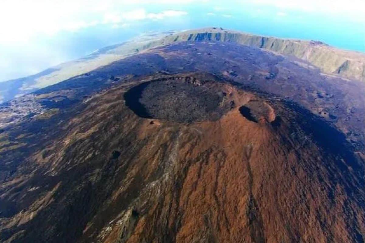 Piton de la Fournaise  l’enclos fermé, une éruption jugée imminente