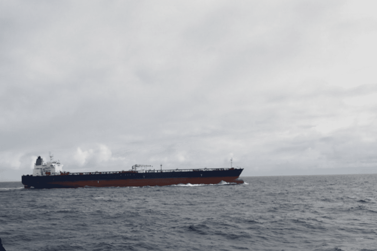 Flotte fantôme russe : le pétrolier DF Peak dérouté vers La Réunion après un contrôle en mer