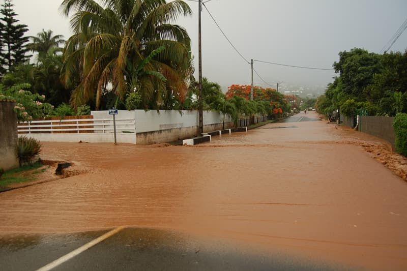 Inondations à l'Étang-Salé : les ravines gonflées par les fortes pluies.