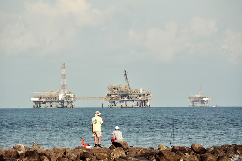 Le pétrole baisse, le coût des billets chez Air France, Corsair et Air Austral augmente