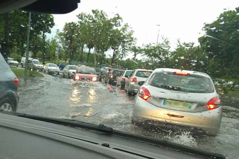 Inondation sur la route à Saint-Paul