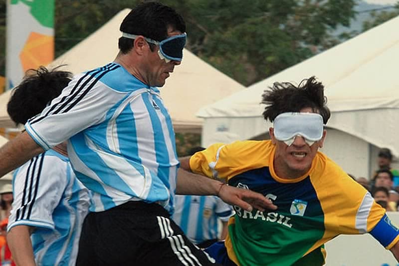 Cécifoot à Saint-Paul : un tournoi de football où s'affrontent voyants et non-voyants