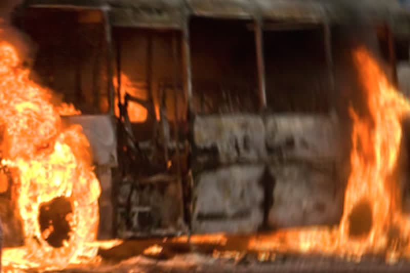 Un bus prend feu sur la RN3 : des embouteillages monstres à Saint-Pierre