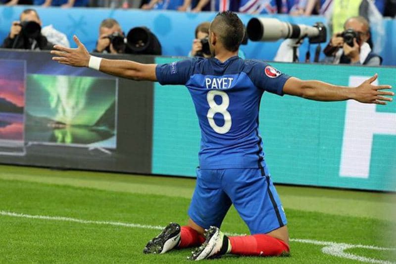 Coup de genou : quand les internautes s'acharnent sur Dimitri Payet