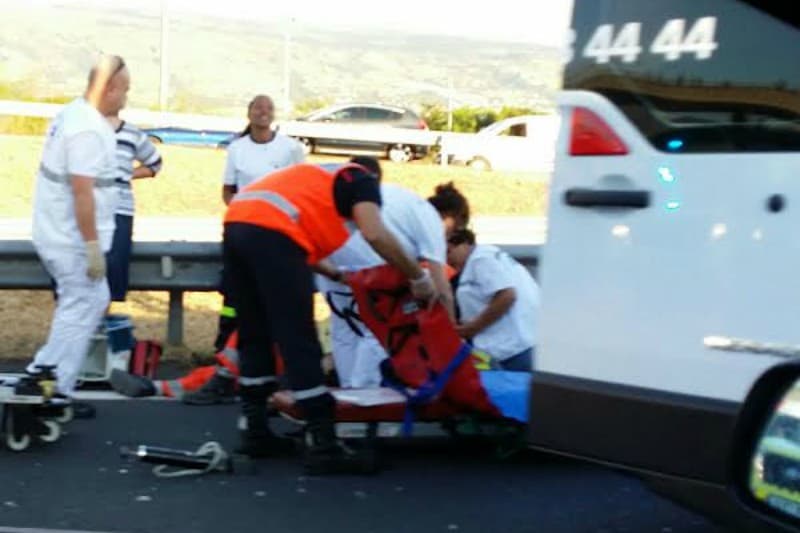 Une moto à terre au niveau de l'échangeur du Sacré Coeur