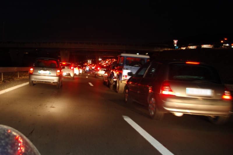 Embouteillage monstrueux ce soir pour traverser la route du littoral