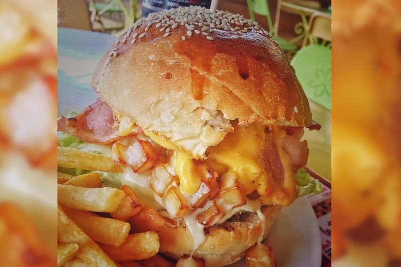 Arriverez-vous à venir à bout du hamburger « Totochali » ?
