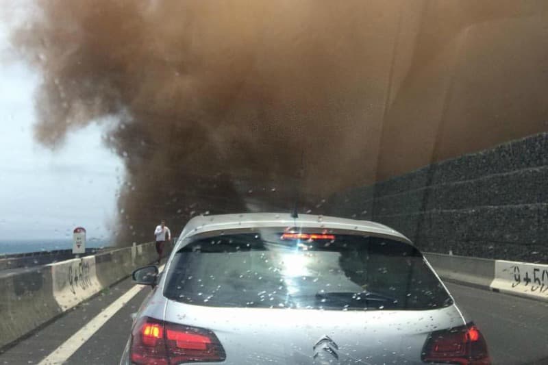 Impressionnant éboulis sur la route du Littoral