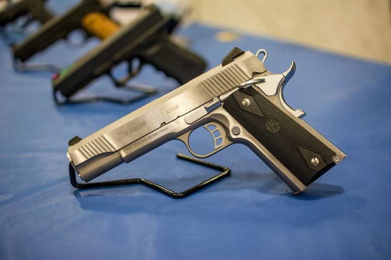 Déposez vos armes : roquette, obus, grenades... déposés auprès des Forces de l'ordre