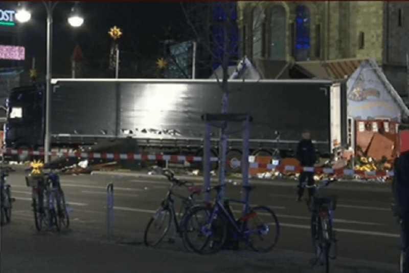 12 morts des suites d’un probable attentat sur un marché de Noël à Berlin