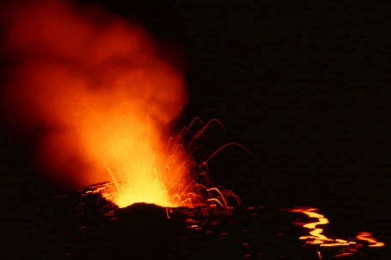 Le Piton de la Fournaise est entré en éruption