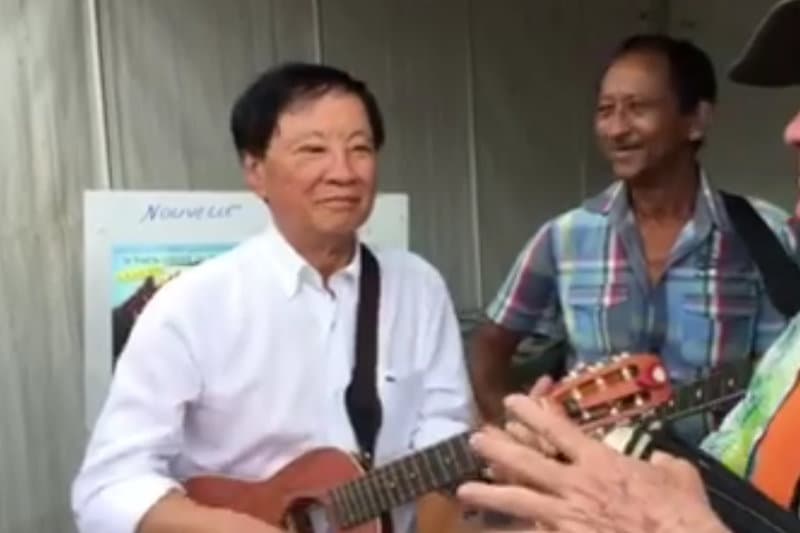Quand TAK se met à la guitare