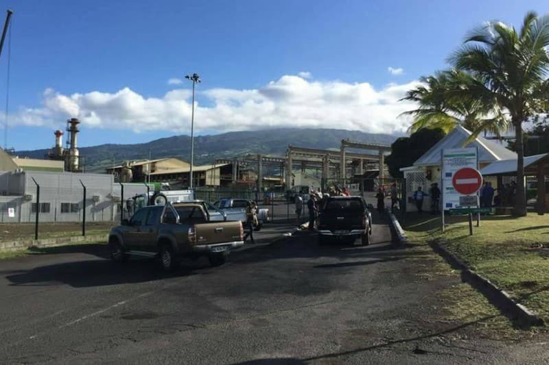 Les planteurs bloquent à nouveau l'usine du Gol