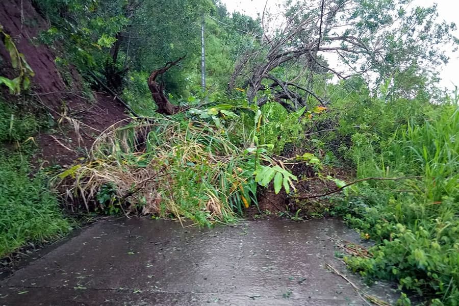 L'Étang-Salé : ébouli sur la route de Bois Blanc