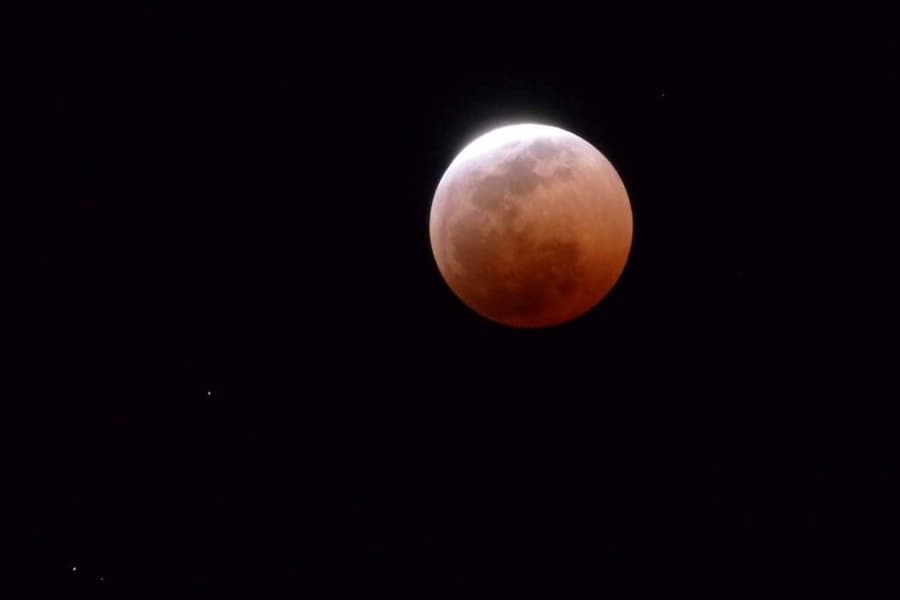 Eclipse lunaire : magnifique Lune rouge observée à La Réunion
