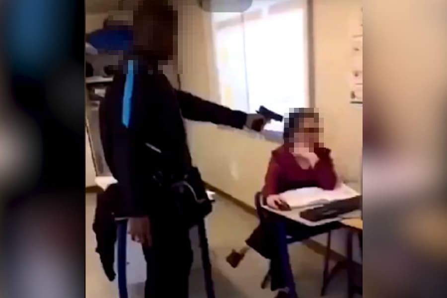 Créteil : un élève braque une arme sur sa professeur durant l'appel