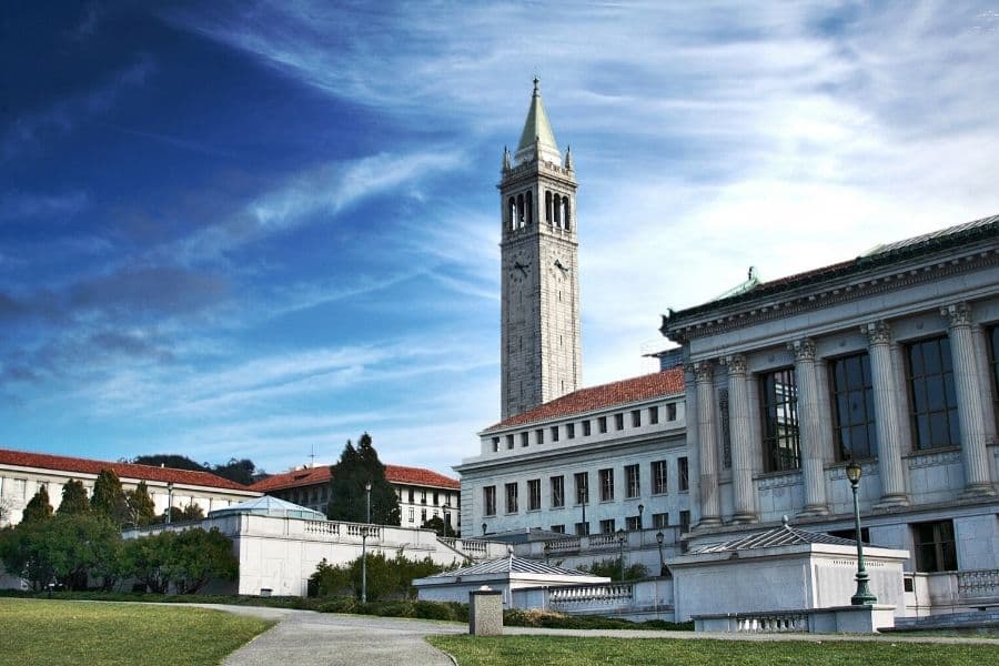 États-Unis : des étudiants portent plainte contre des établissements scolaires