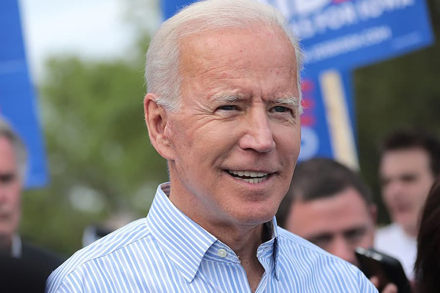 Joe Biden bat Donald Trump et prône le rassemblement