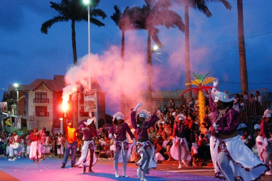 Les Guyanais brave le couvre feu pour le carnaval