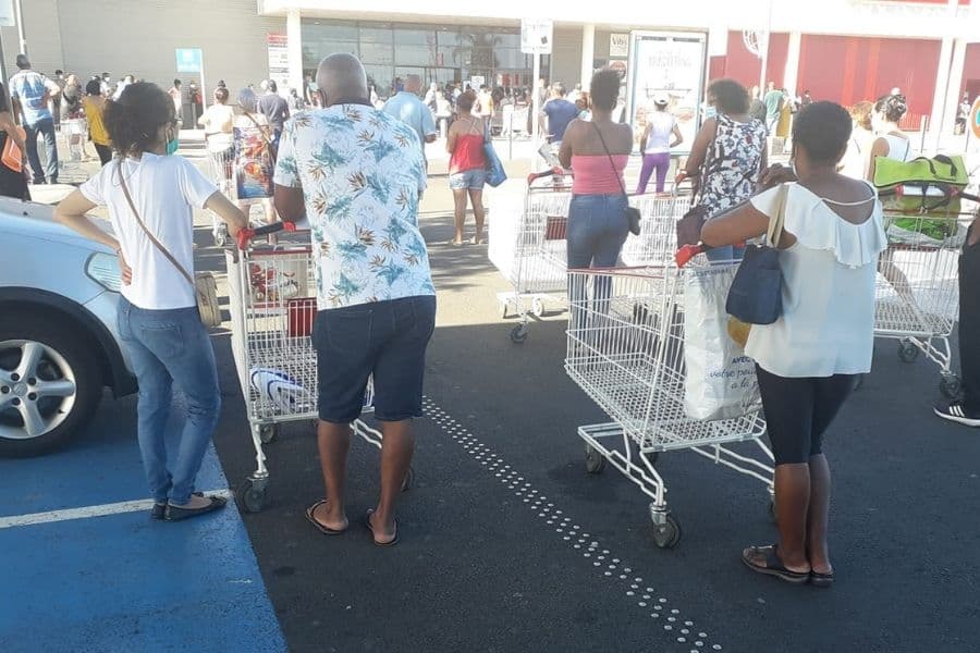 Seuil d'alerte dépassé : fermeture des galeries commerciaux, couvre feu à 22h dans 4 communes de La Réunion ?