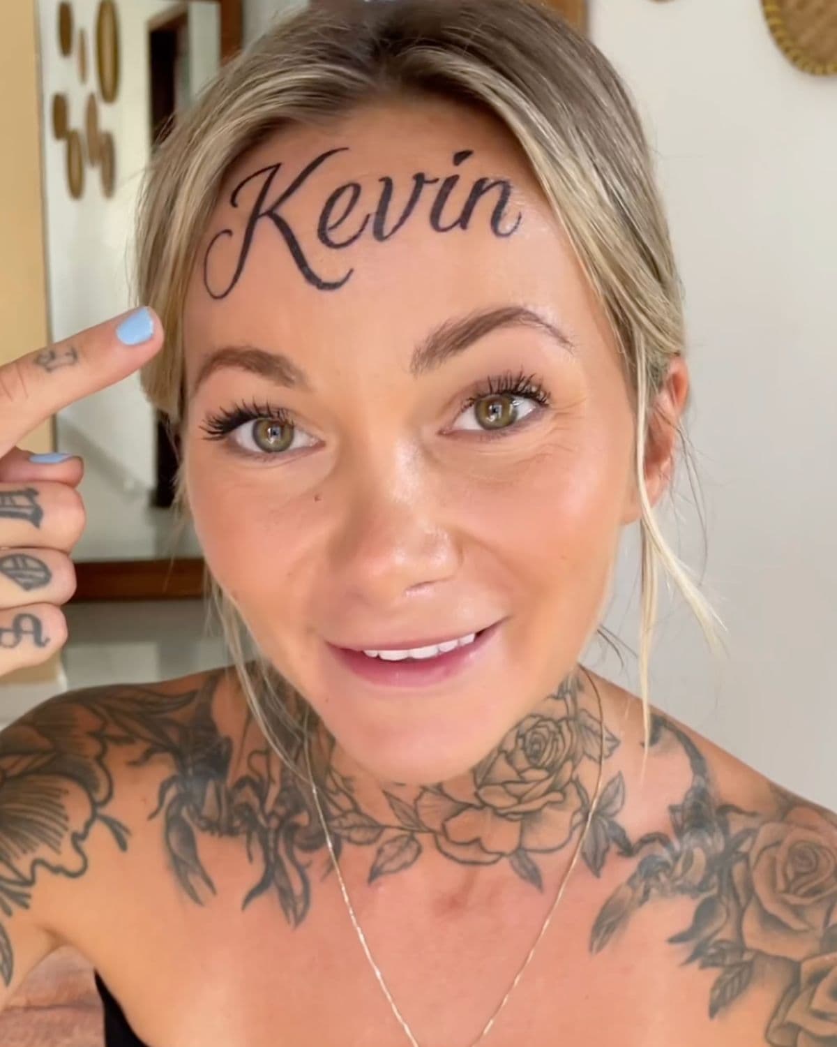 Grande révélation ! Cette jeune femme qui a fait le buzz sur les réseaux sociaux avoue que son tatouage était faux !