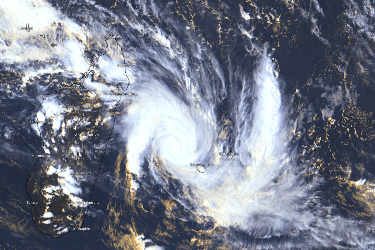 Le Cyclone Tropical BELAL à 225km de La Réunion