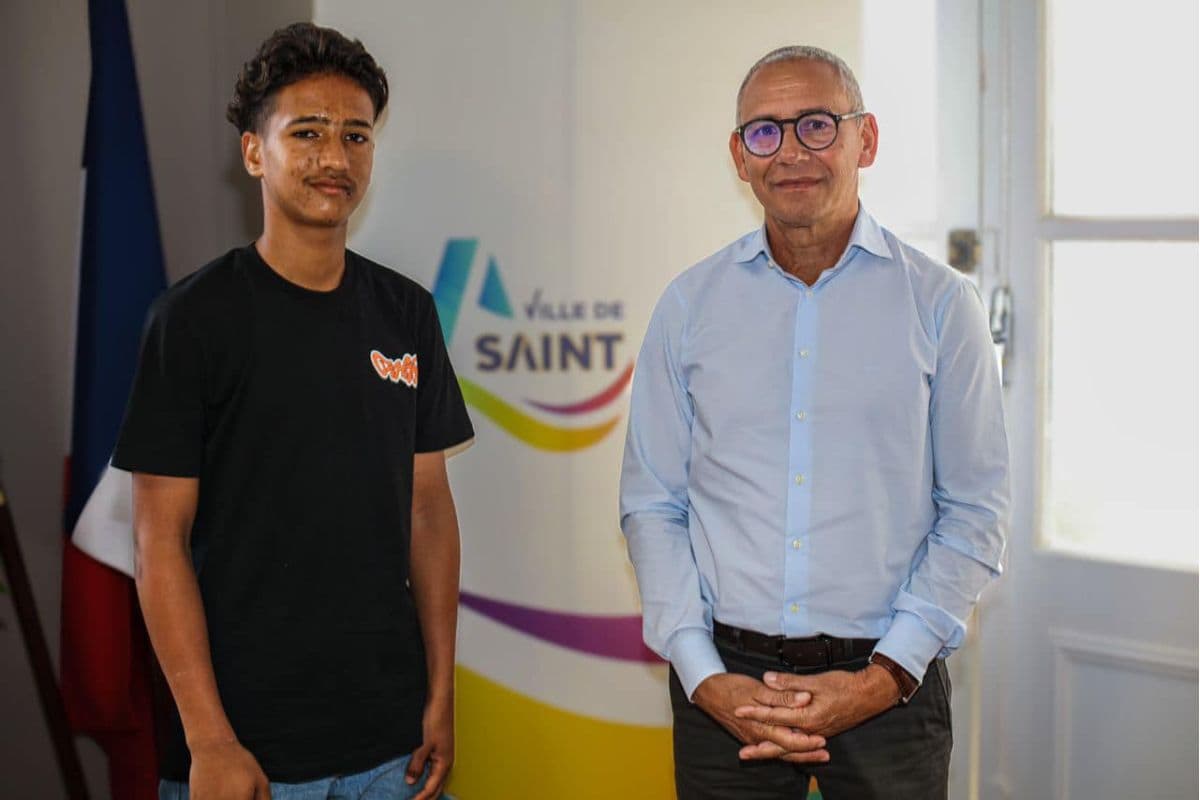 Lorenzo PAUSÉ honoré par le Maire de Saint-André pour son futur sportif brillant