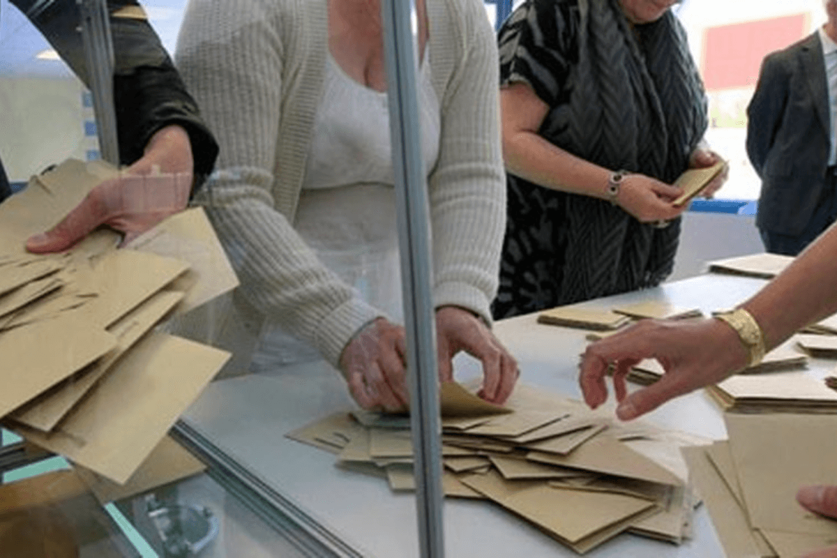 Législatives à La Réunion : duel inédit entre le NFP et le RN dans les sept circonscriptions