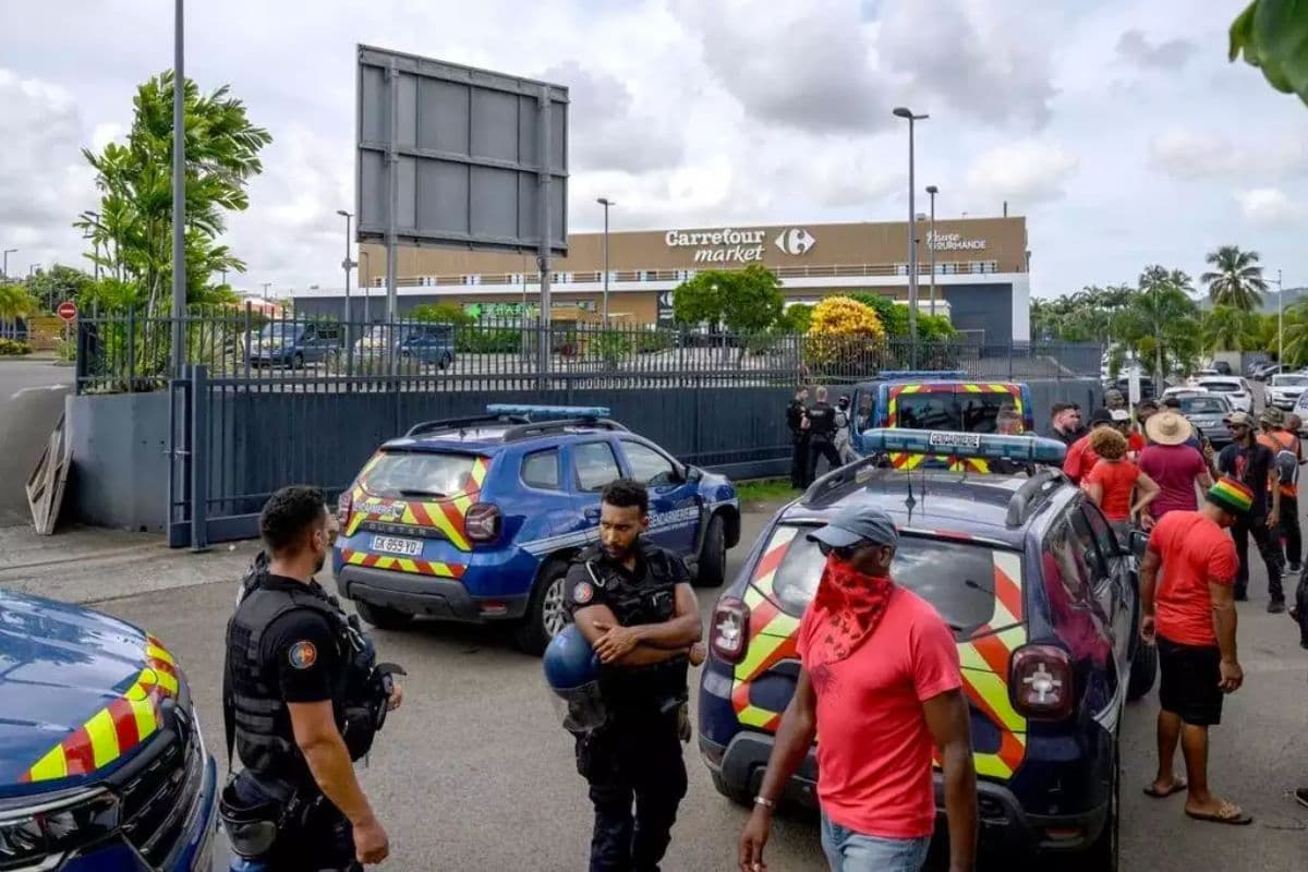 Tensions en Martinique : la CRS8 envoyée en renfort face à la vie chère