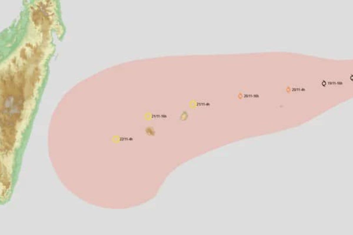 Le cyclone Bheki se rapproche de La Réunion et change de trajectoire