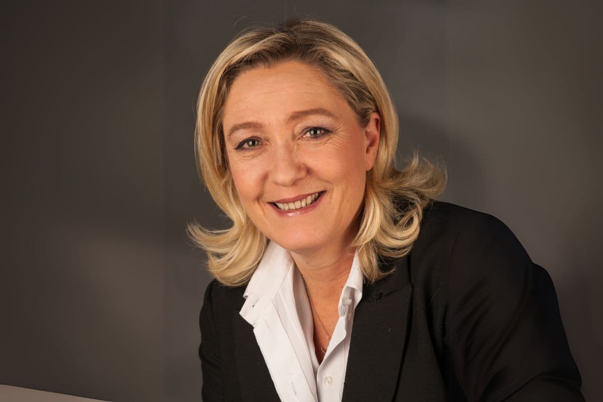 Marine Le Pen en déplacement à Mayotte après le cyclone Chido