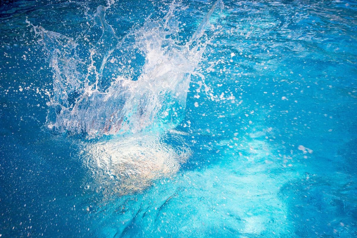 Un enfant de 2 ans se noie dans une piscine à Saint-Benoît
