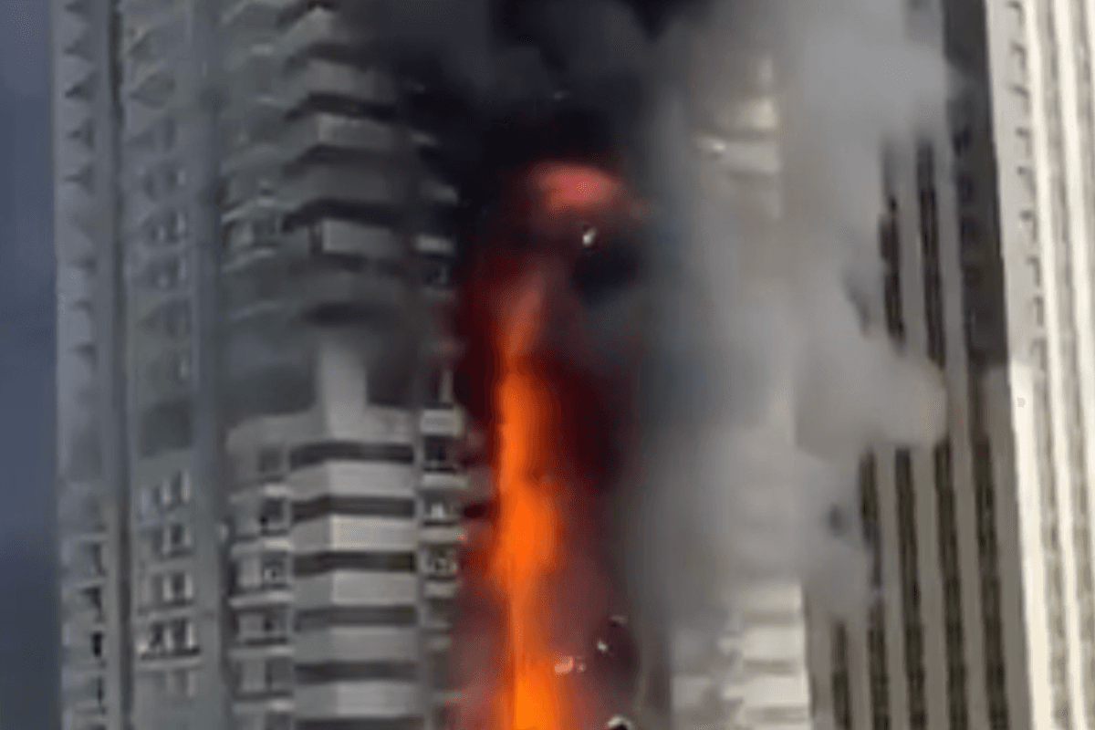 Incendie spectaculaire dans une tour de 67 étages à Dubaï Marina