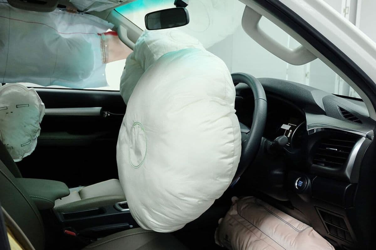 Airbags Takata : 19 000 véhicules immobilisés à La Réunion, quels recours pour les automobilistes ?