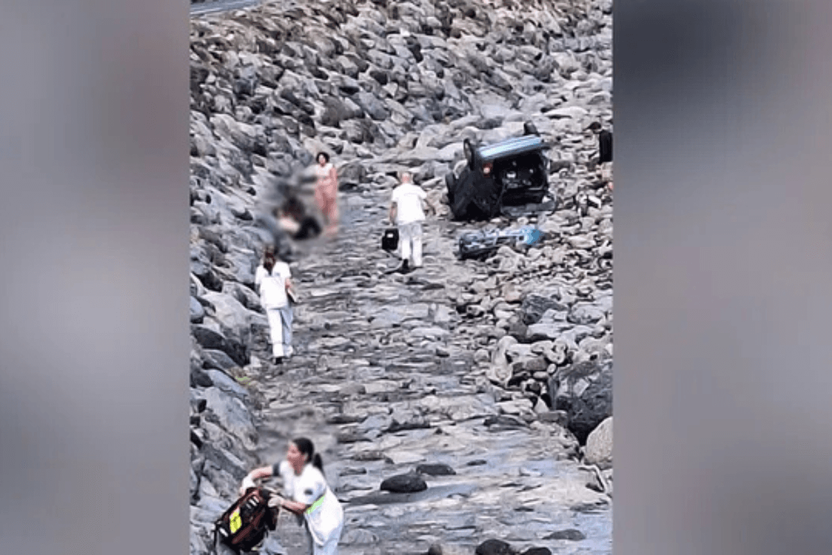 Route de Cilaos : une voiture termine sur le toit dans un radier à Ilet Furcy