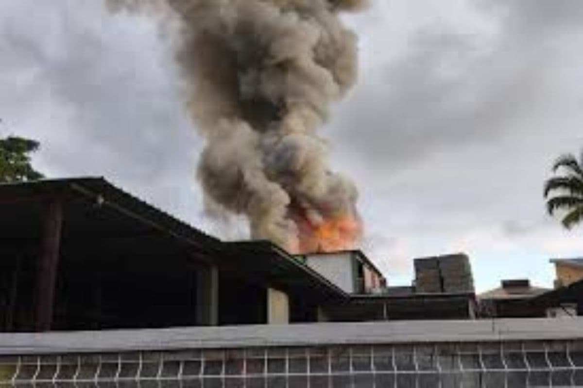 Un pan du patrimoine riviérois en flammes : la Maison Deschamps détruite à Saint-Louis