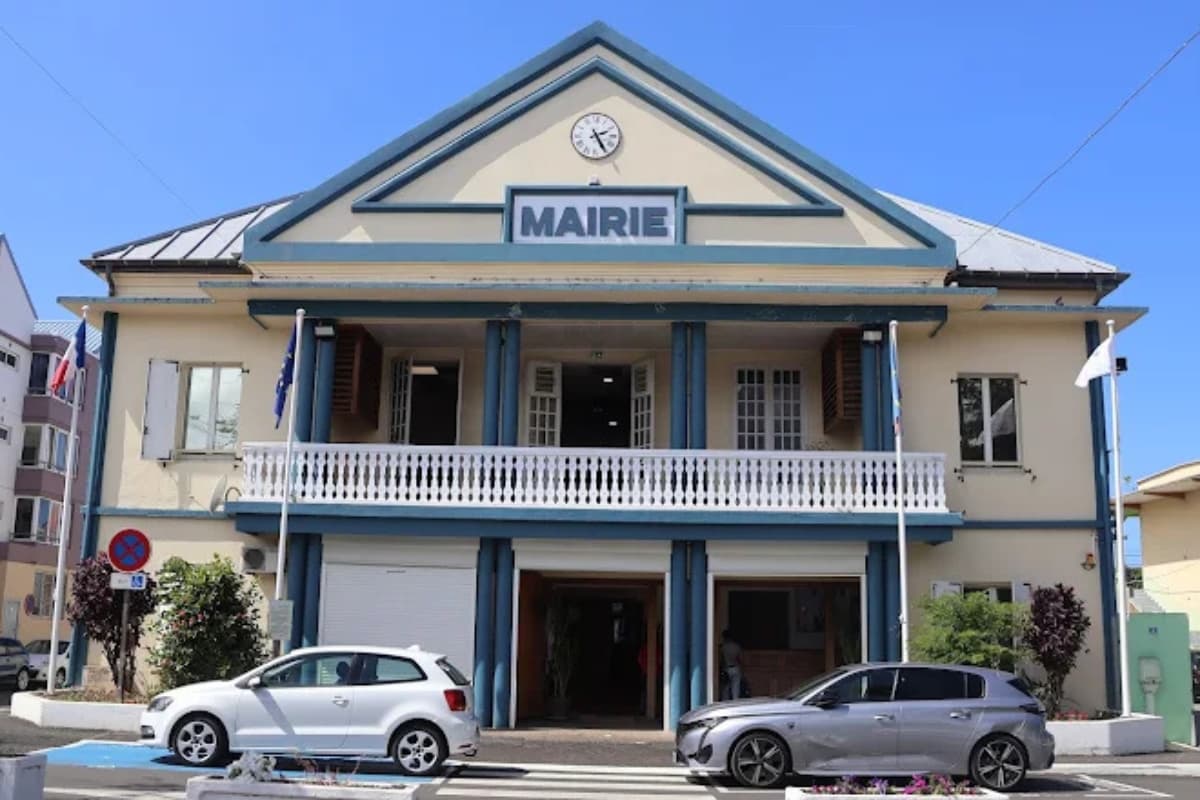 Sainte-Suzanne : un agent municipal retrouvé mort dans les locaux de la mairie
