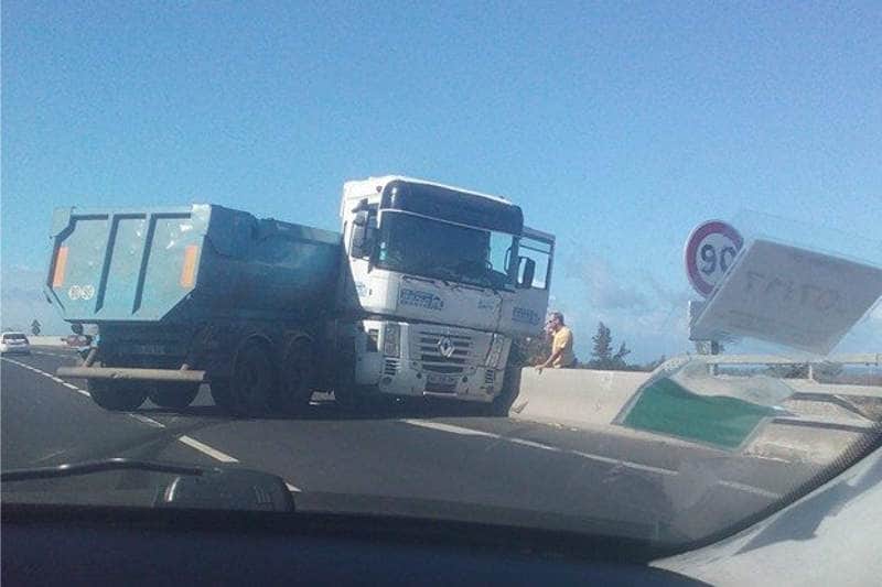 accident-poids-loud-pont-saint-etienne-saint-louis-la-reunion