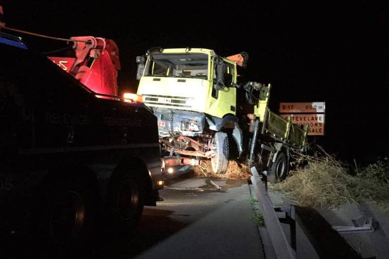 remorquage-camion-route-des-tamarins-etang-sale-la-reunion-7