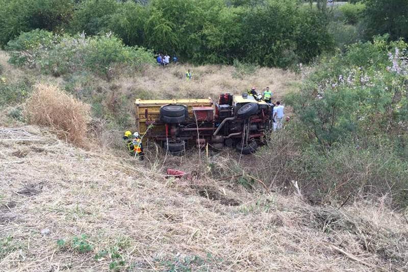 un-camion-accident-sur-route-tamarin-la-reunion