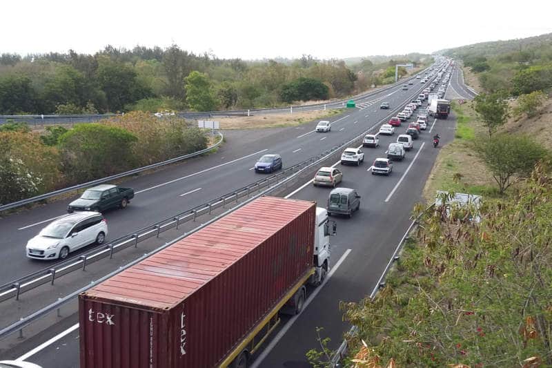 embouteillage-route-des-tamarins