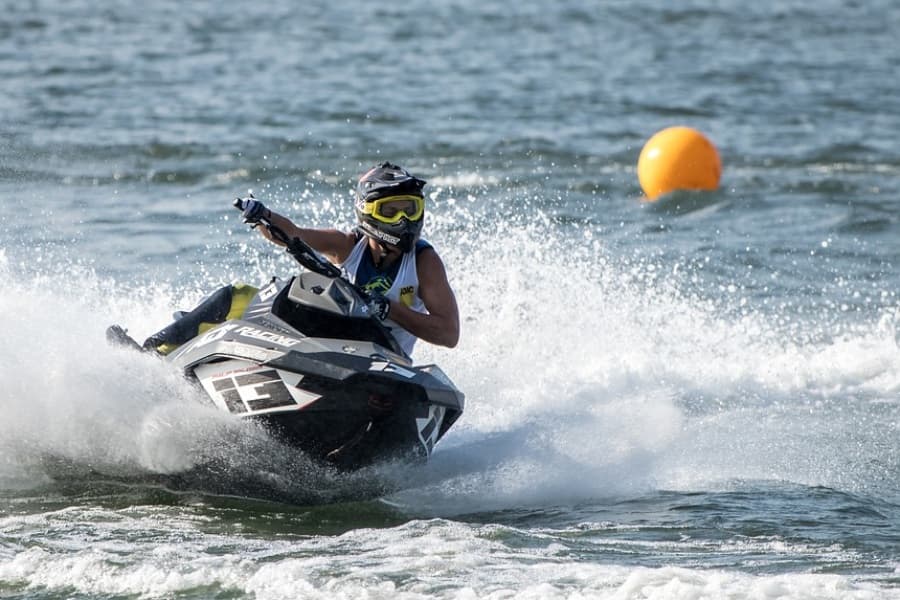 jet-ski